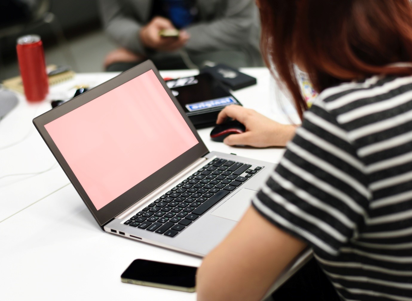 teenager-on-laptop