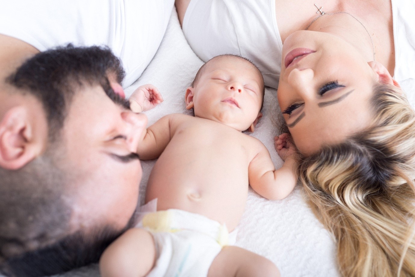 family-newborn-relaxed